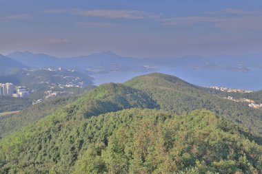 Yüksek önemsiz tepe trai bir manzara