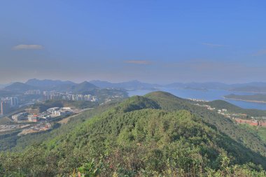 Yüksek önemsiz tepe trai bir manzara