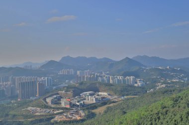 Yüksek önemsiz tepe trai bir manzara