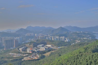 Yüksek önemsiz tepe trai bir manzara