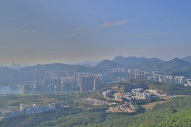 Yüksek önemsiz tepe trai bir manzara