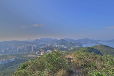 Yüksek önemsiz tepe trai bir manzara