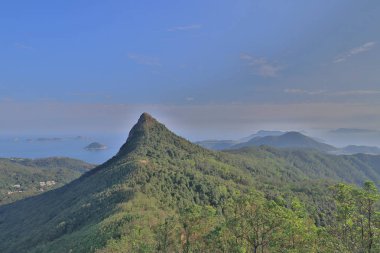 Yüksek önemsiz tepe trai bir manzara