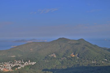 Yüksek önemsiz tepe trai bir manzara
