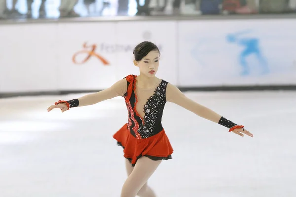 Menina Figura Patinação Arena Esportes — Fotografia de Stock