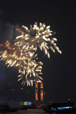 bir havai fişek olayı aisa oyunun açılış 2009