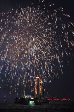 bir havai fişek olayı aisa oyunun açılış 2009