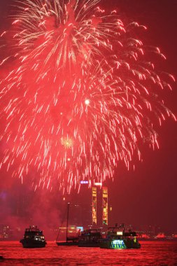 bir havai fişek olayı aisa oyunun açılış 2009