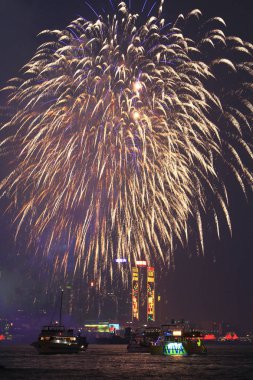 bir havai fişek olayı aisa oyunun açılış 2009