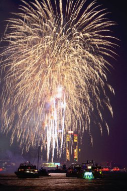 bir havai fişek olayı aisa oyunun açılış 2009