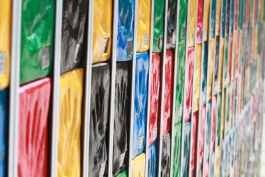 2009 itibariyle aisa oyunun duvar kenarlığının rengi