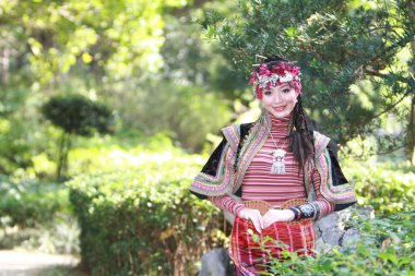 doğa arka zemin üzerinde bir aisa kız potrait