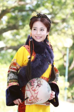 doğa arka zemin üzerinde bir aisa kız potrait