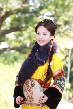 doğa arka zemin üzerinde bir aisa kız potrait