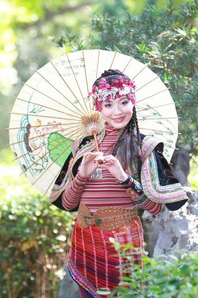 Aisa Girl Potrait Nature Back Ground — Stock Photo, Image