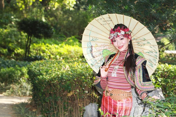 Aisa Ragazza Potrait Natura Indietro Terra — Foto Stock