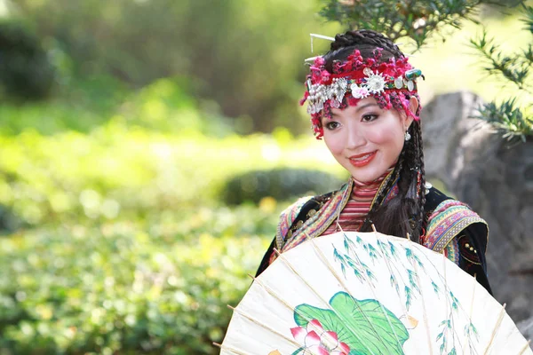 Aisa Ragazza Potrait Natura Indietro Terra — Foto Stock