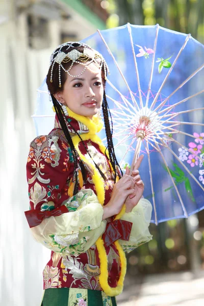 Aisa Girl Potrait Nature Back Ground — Stock Photo, Image