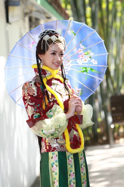 Aisa Girl Potrait Nature Back Ground — Stock Photo, Image