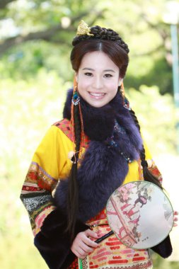 doğa arka zemin üzerinde bir aisa kız potrait