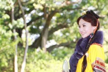 doğa arka zemin üzerinde bir aisa kız potrait