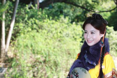 doğa arka zemin üzerinde bir aisa kız potrait