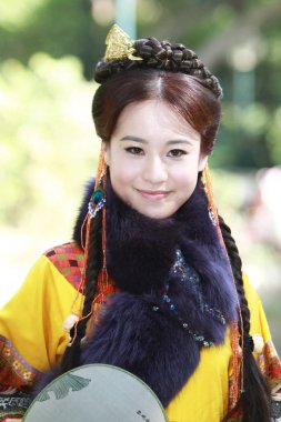 doğa arka zemin üzerinde bir aisa kız potrait