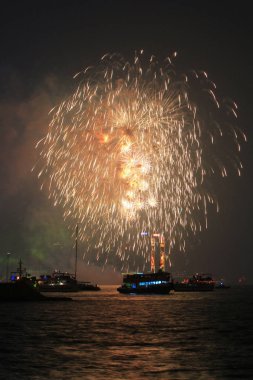 bir havai fişek olayı aisa oyunun açılış 2009