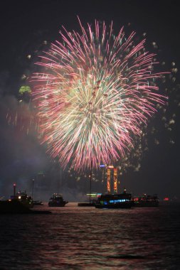 bir havai fişek olayı aisa oyunun açılış 2009