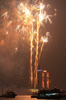 bir havai fişek olayı aisa oyunun açılış 2009