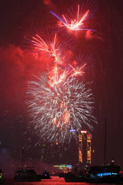 bir havai fişek olayı aisa oyunun açılış 2009