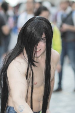 Fuarda poz cosplayers veya parti 