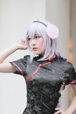 Fuarda poz cosplayers veya parti 