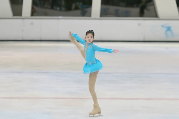 Little Girl Figure Skating Sports Arena — Stock Photo, Image