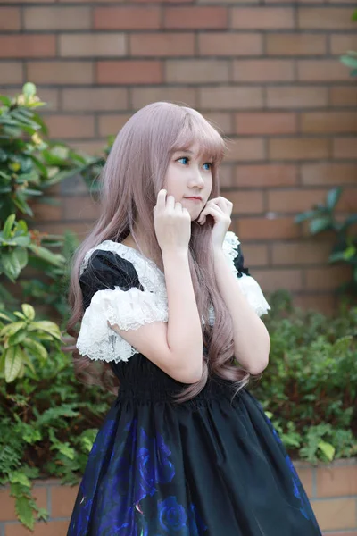 Een Cosplayer Poseren Japanse Animatie Geval — Stockfoto