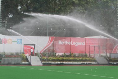 bir oyun zemin hokey maçı için sulama