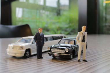 limosine araba ile iş adamı