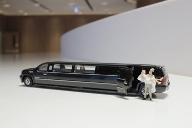 küçük bir rakam düğün araba ile