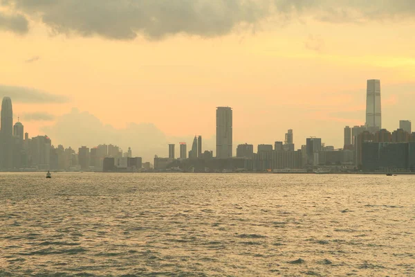 A Victoria Harbor of kwun tong to north point — Stock Photo, Image