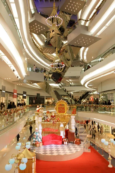 Decoraciones de Navidad en el centro comercial hk — Foto de Stock