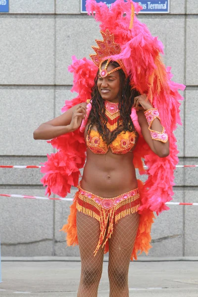 Krásné karnevalové tanečnice na party 2009 — Stock fotografie