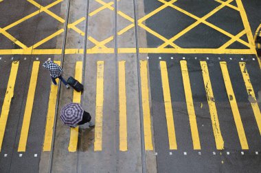 Mart 2019, yol insanlar yağmur gün