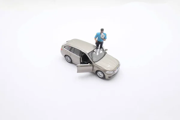 La figura Juguete pequeña de la policía con el coche — Foto de Stock