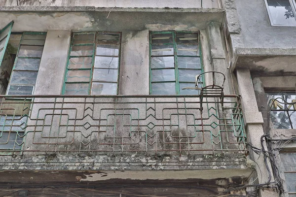 Antigua casa abandonada en el centro, marzo 2019 — Foto de Stock