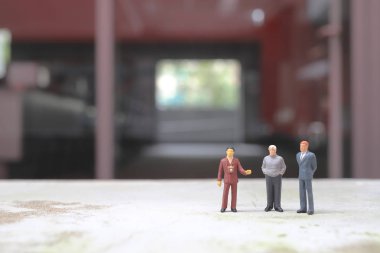 Başarılı, mutlu ve yabancı bir rakam,