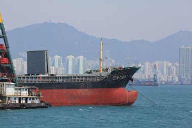 Konteyner gemisi içinde Victoria Harbor, Hong Kong