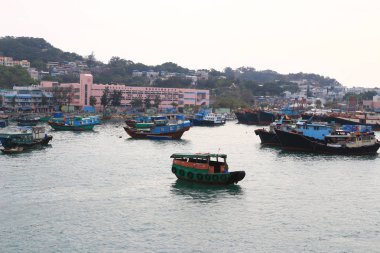 Cheung Chau bir limanda birçok balıkçılık ve diğer tekneler