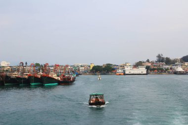 Cheung Chau bir limanda birçok balıkçılık ve diğer tekneler