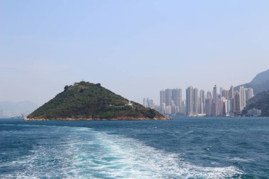 Hong Kong limanıyakınında küçük bir ada