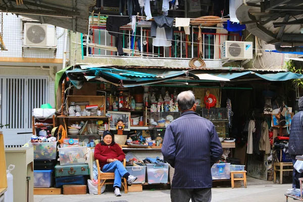 Calle principal en el pueblo Cheung Chau, Hong Kong . — Foto de Stock